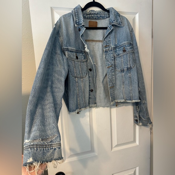 American Eagle Outfitters Light Blue Distressed Denim Jacket - Picture 3 of 6